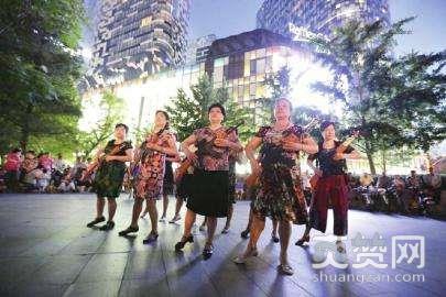 广场舞大妈争地盘,广场舞,爽赞网