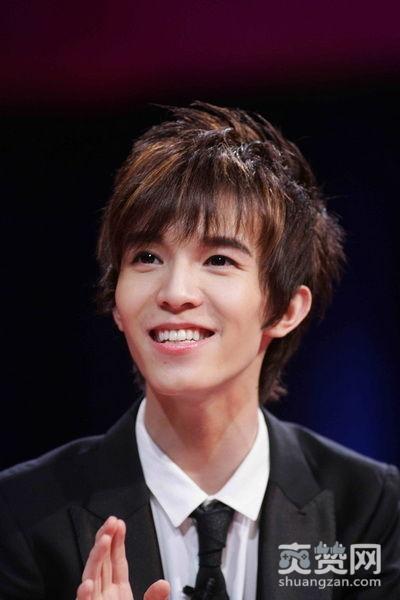 郭敬明骚扰男作家事件公关太给力，朱梓骁当炮灰，陈学冬删评论拉黑网友！