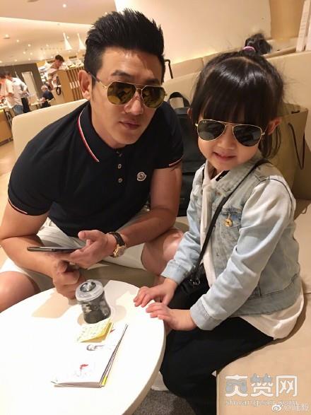 陆毅晒和女儿合影，照片里的是贝儿还是妹妹？