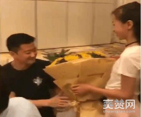 吴京劝漂亮女生不要进娱乐圈会被污染惹争议,看完这些照片你就懂了