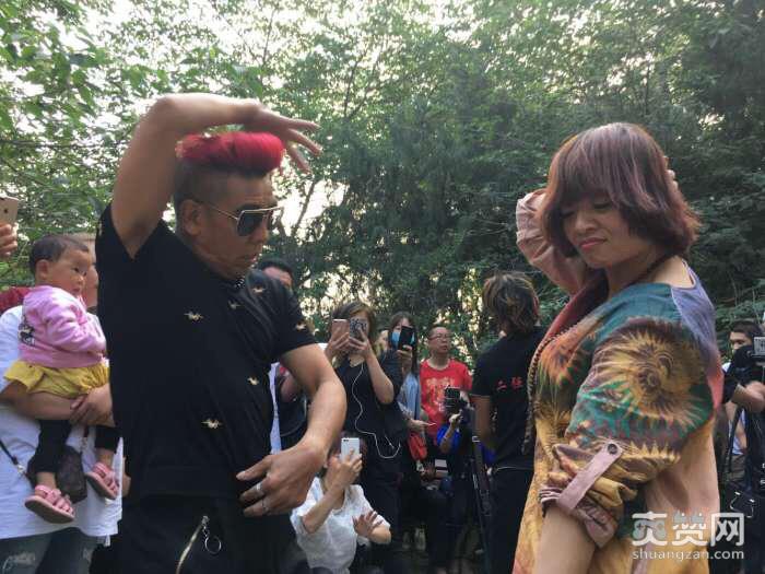 尬舞在尴尬中退潮,尬舞,快手,网红,爽赞网